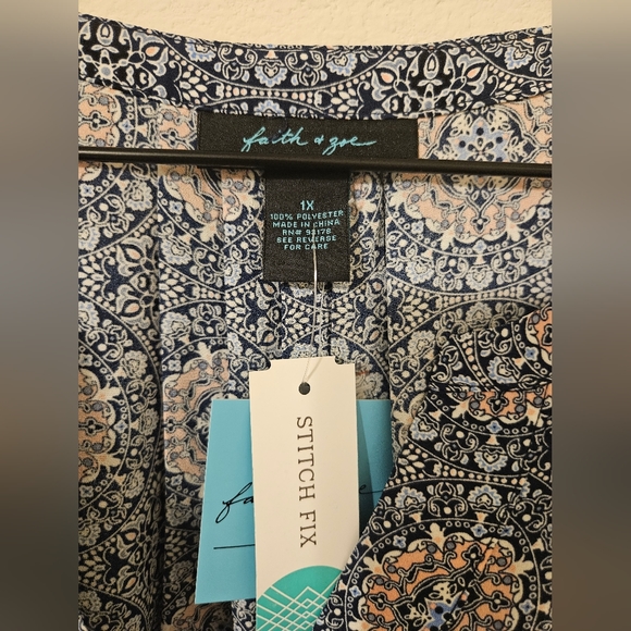 Faith & Zoe Blouse - Picture 2 of 5